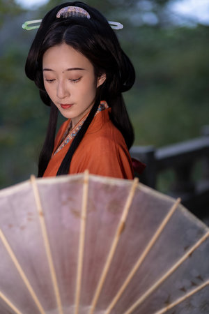 男人一边吃奶边摸受不了正常吗